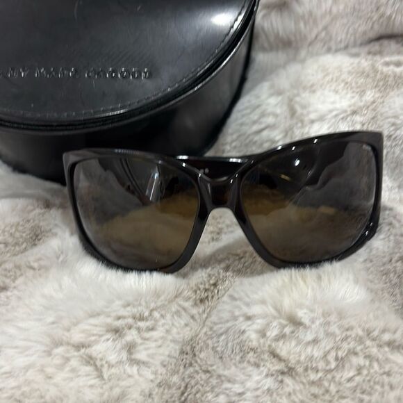 Marc Jacobs SpellOut Wide Temple Sunglasses - Picture 1 of 7